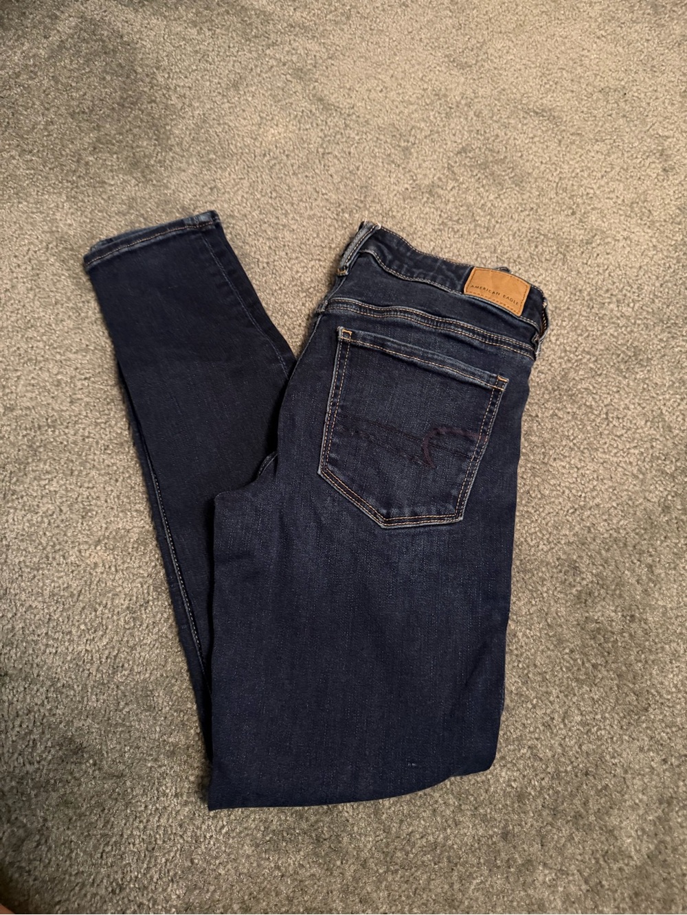 Women’s size 6 American Eagle dark Wash Denim Jeans